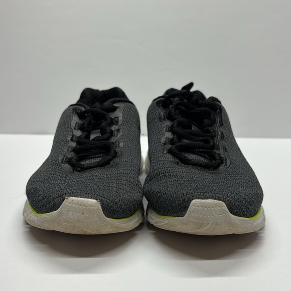 Boys Fila Tennis Shoes Sneakers Athletic Shoes Black and Yellow Boys Size 3.5 - Picture 8 of 11